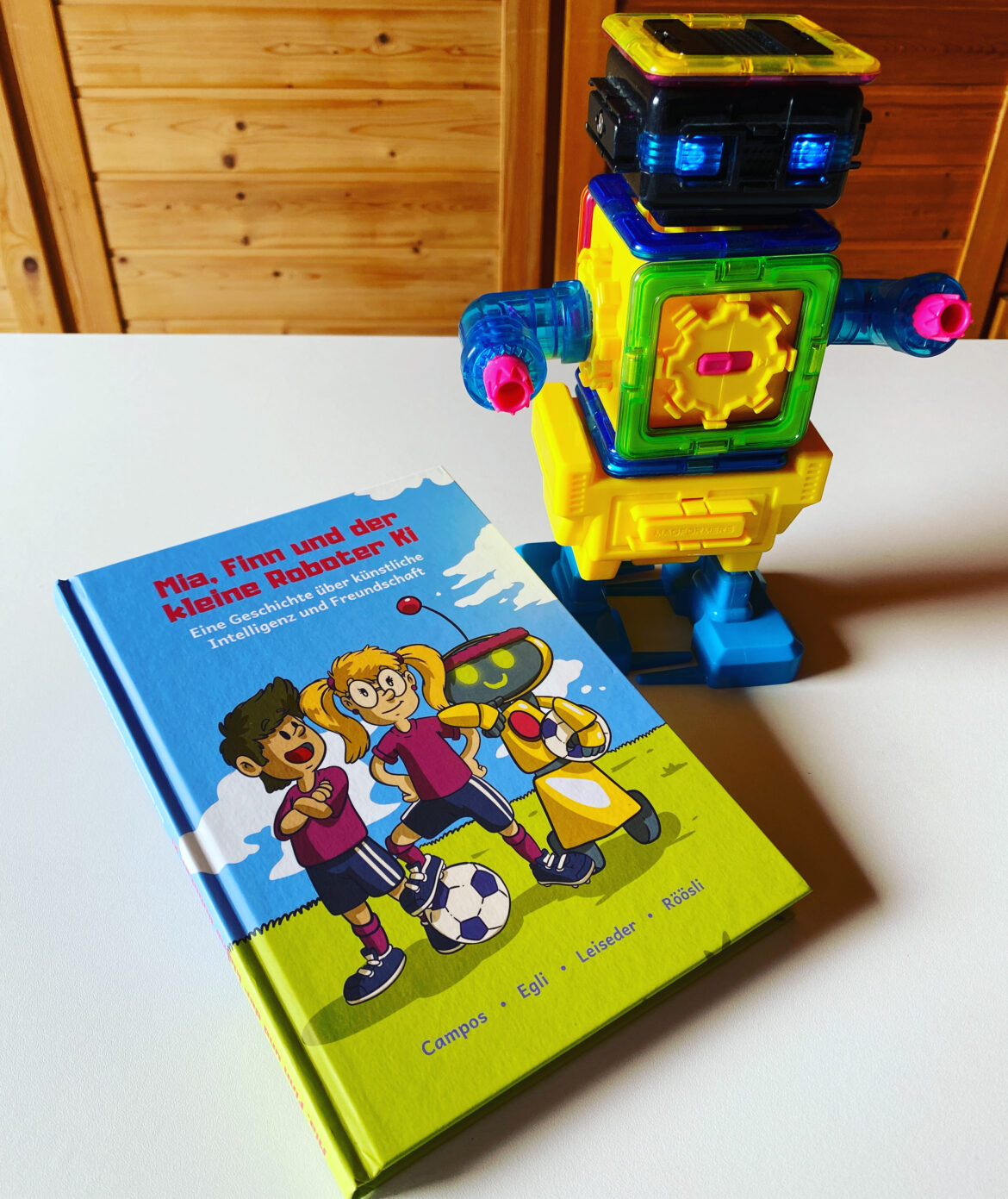Mia, Finn und der kleine Roboter Ki