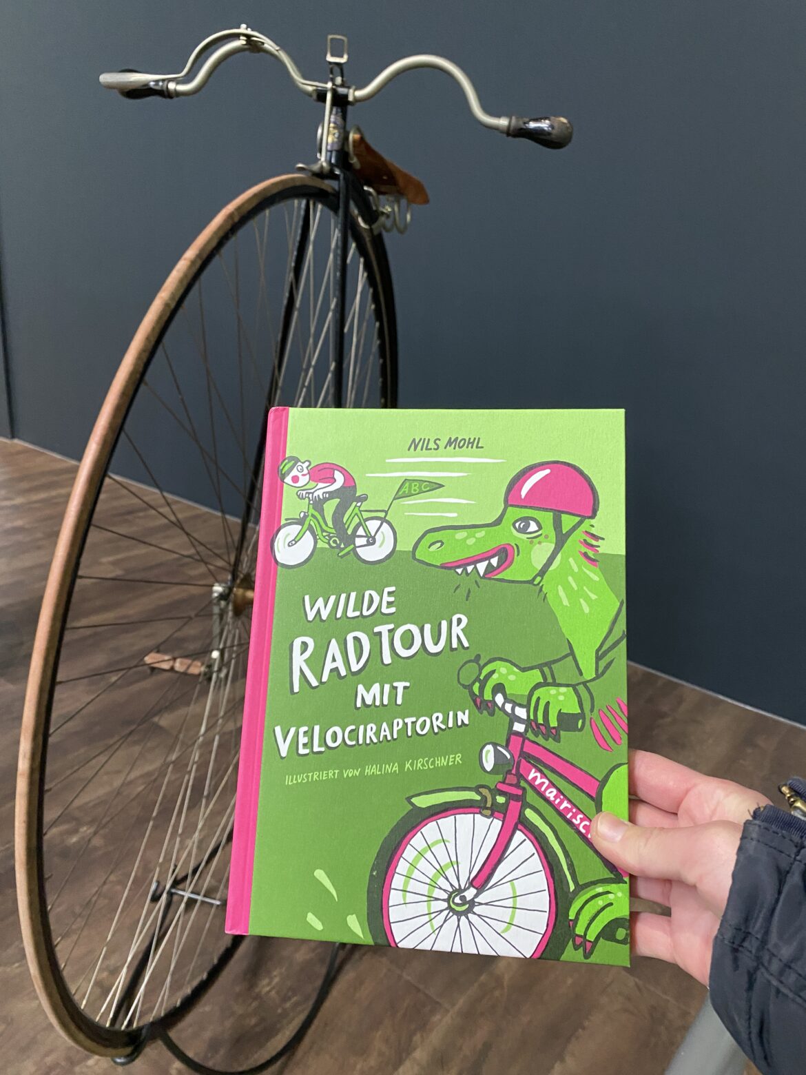 Wilde Radtour mit Velociraptor