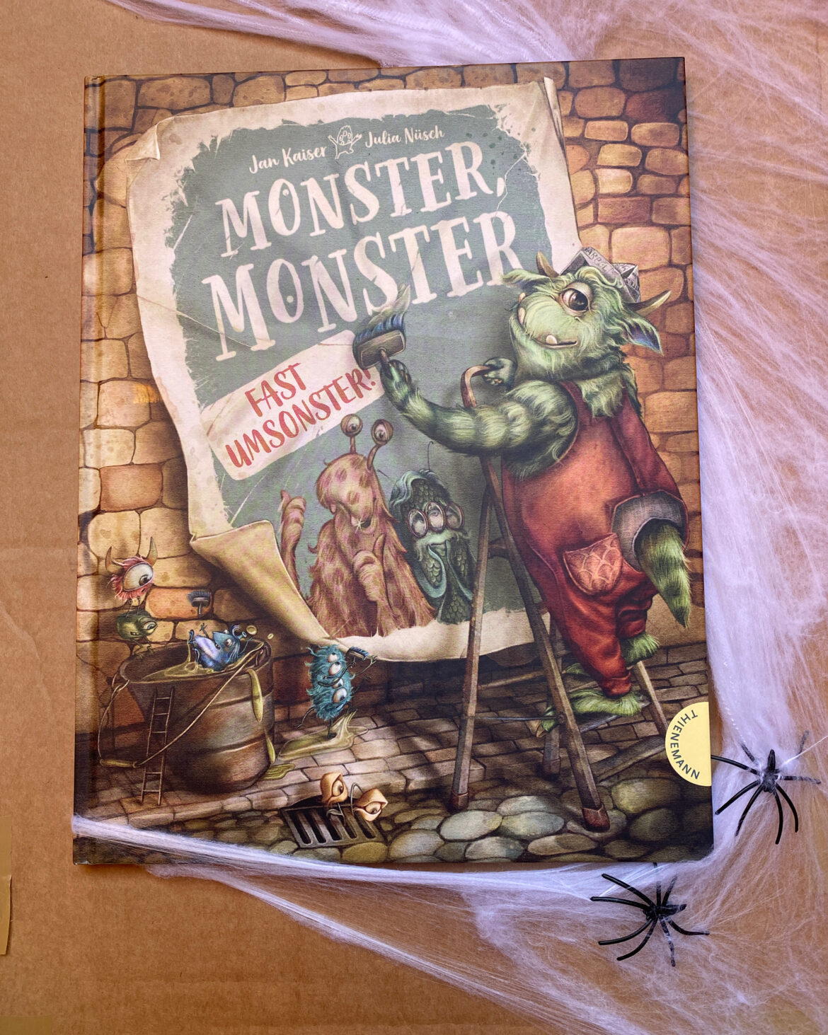 Monster, Monster, fast umsonster